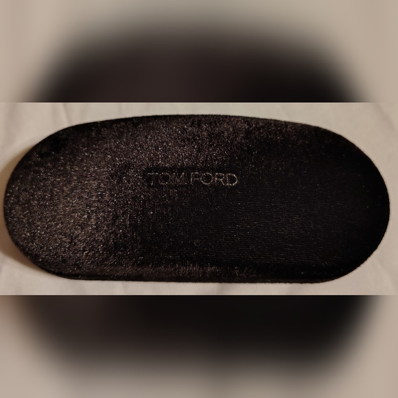 Tom Ford Black Velour Clamshell Glasses Hard Case With Cleaning Cloth New - Picture 2 of 9